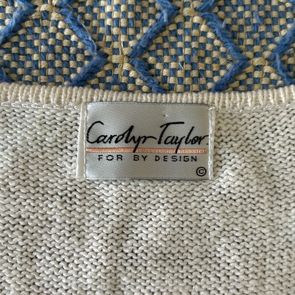 Vintage Carolyn Taylor White Embroidered and Beaded Knit Vest - Picture 6 of 10